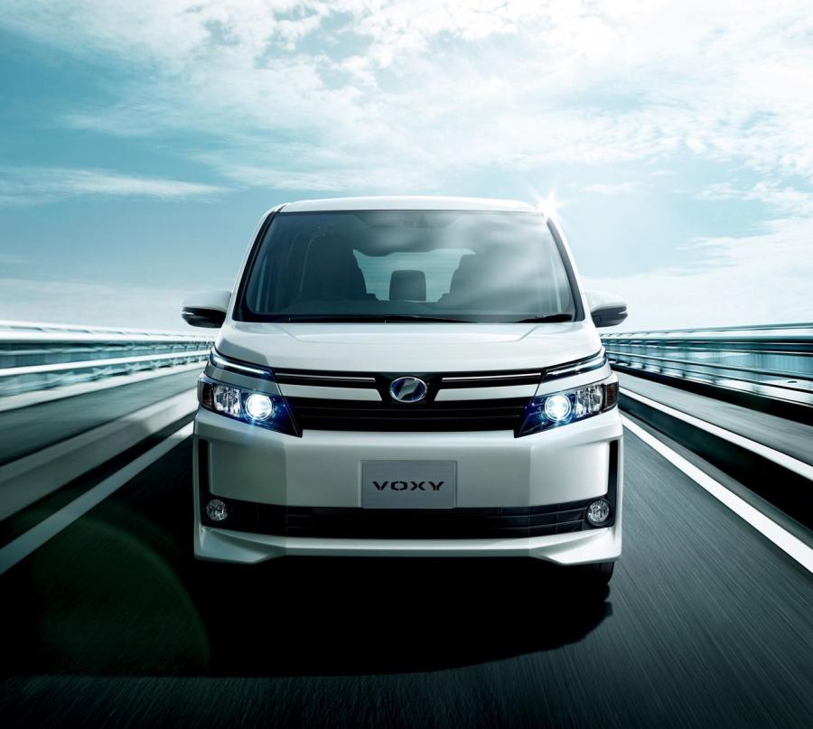  Toyota Voxy 2015 года  (фото 4 из 27)